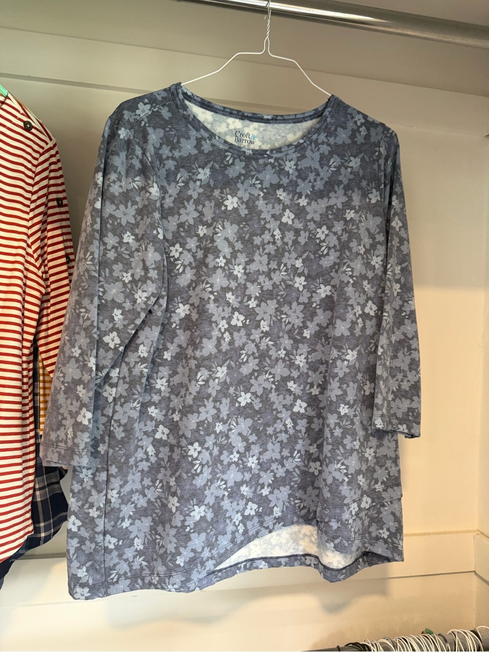 Croft and barrow Women’s Crewneck Long Sleeve shirt Blue Floral Size XL